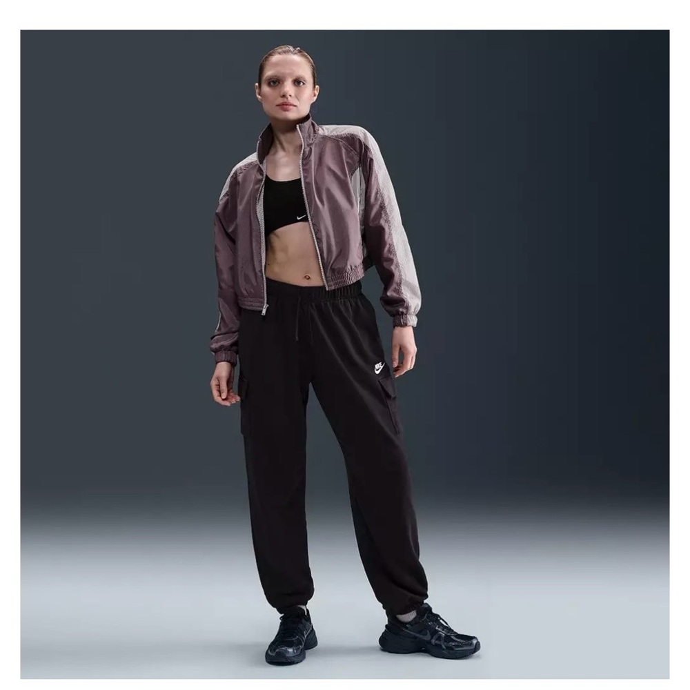 Nike Women's Black Cargo Joggers with Elastic Waist brand new with tags